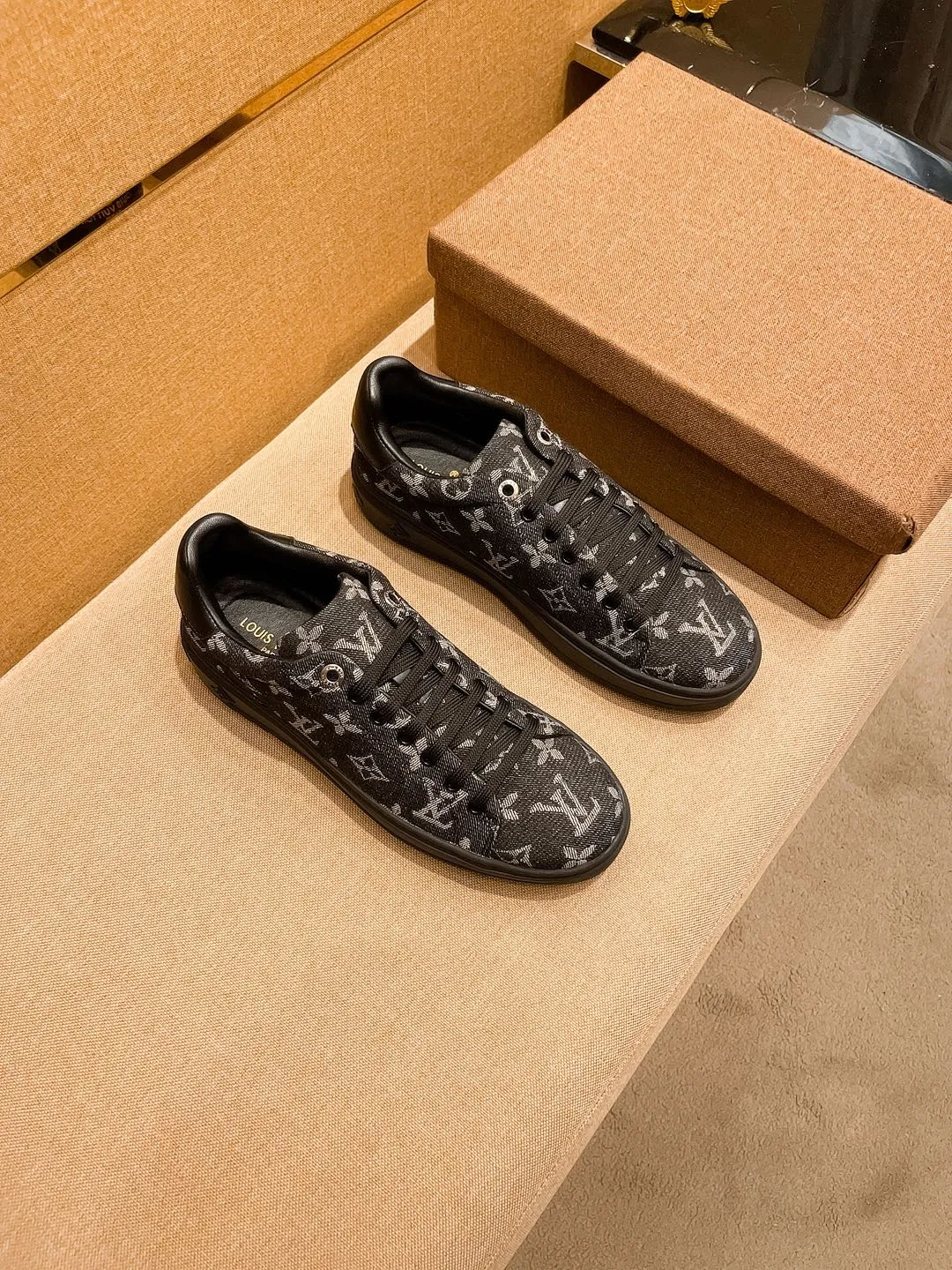 Men's shoes 💰 380💰【 LV 】🔥 Louis Vuitton high-end men's shoes brand official website 1:1 latest masterpiece: the upper is made of first-layer cowhide imported from Italy with a comfortable and breathable lining➕original non-slip and wear-resistant outsole🔥, making walking more convenient and comfortable! An exclusive new model, a stunning work, a beautiful 1:1 replica [color] compared to the official quality! Create a fashionable personality to set off your uniqueness! A must-have for trendy men! Classic 🔥 Size: 38-44 Color: 🔥 2⃣️ colors available 🔥.